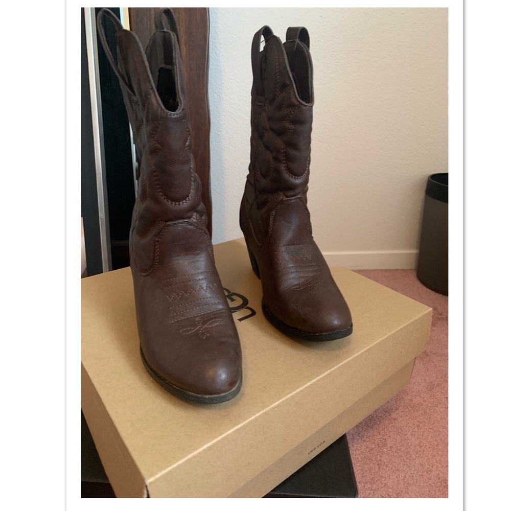 Bay Studio Cowgirl Boots